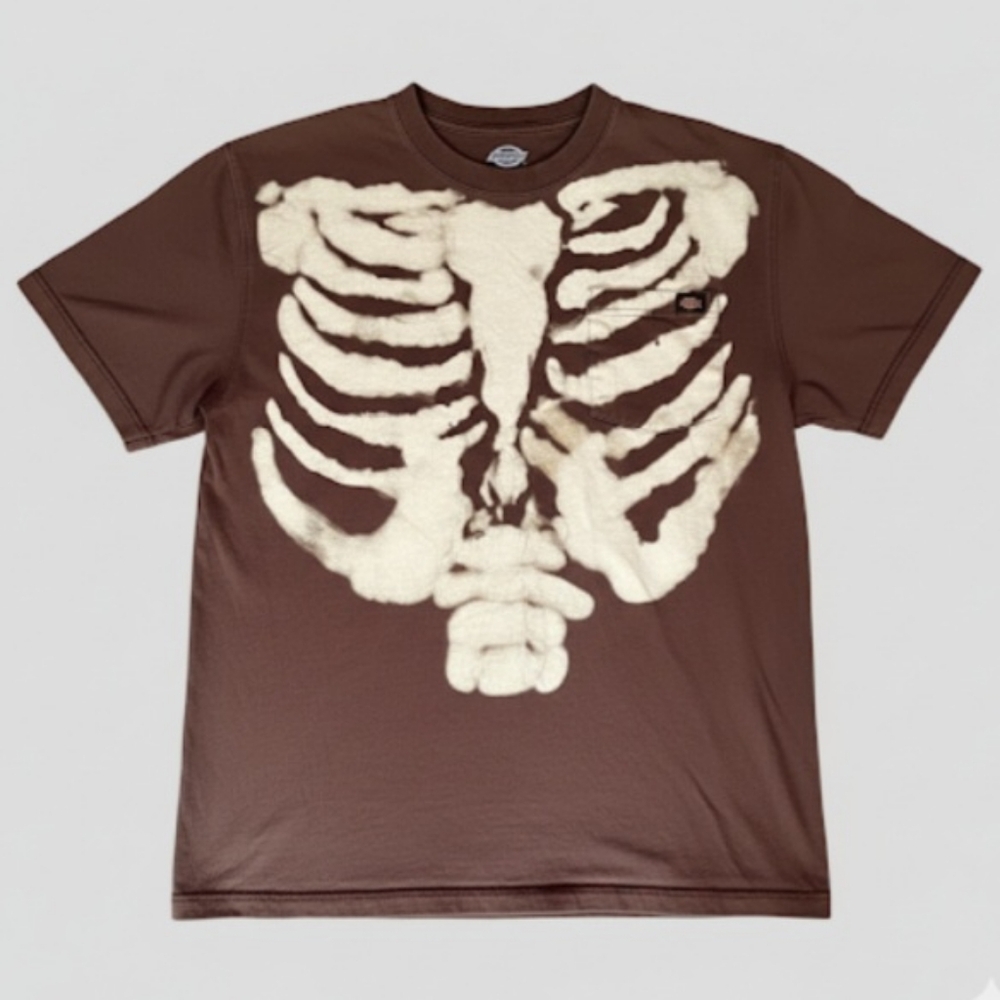 DICKIES, BROWN TSHIRT+SKELETON GRAPHIC. SIZE:L. 100% COTTON. EXCELLENT CONDITION